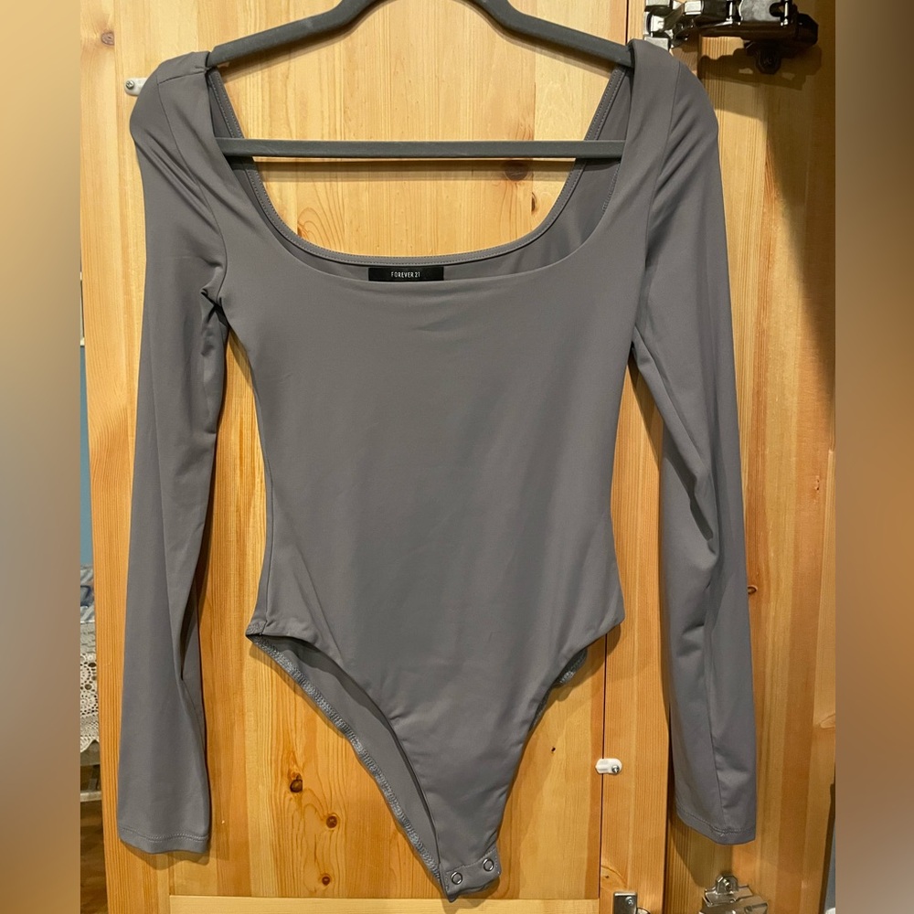 Women’s grey bodysuit long sleeve